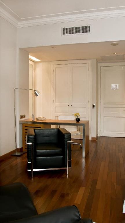 725 Double Room room - Image 1