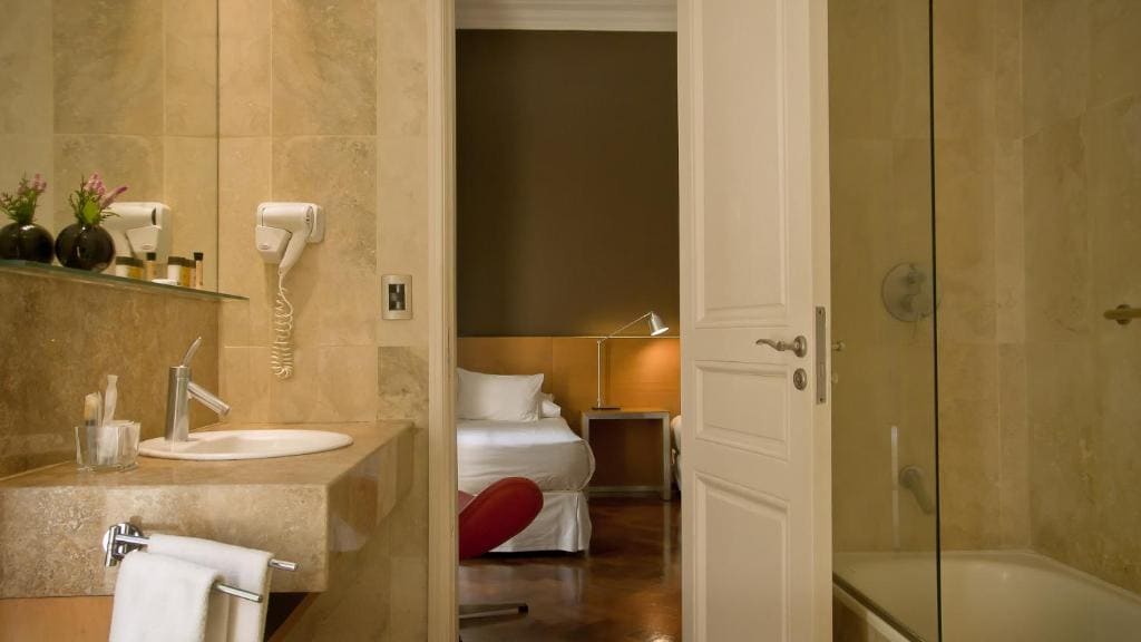 725 Double Room room - Image 2