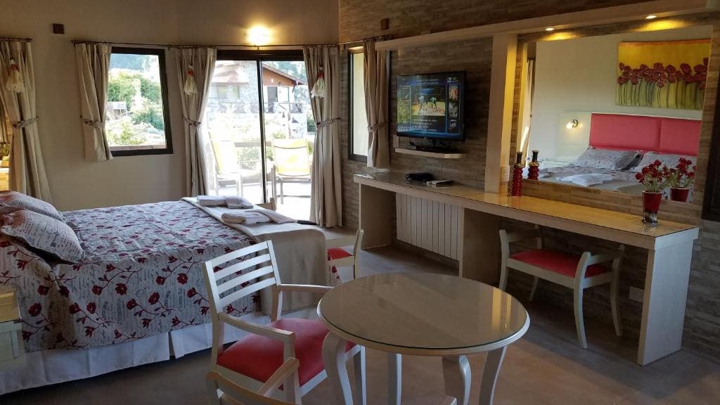 Deluxe Suite room - Image 3