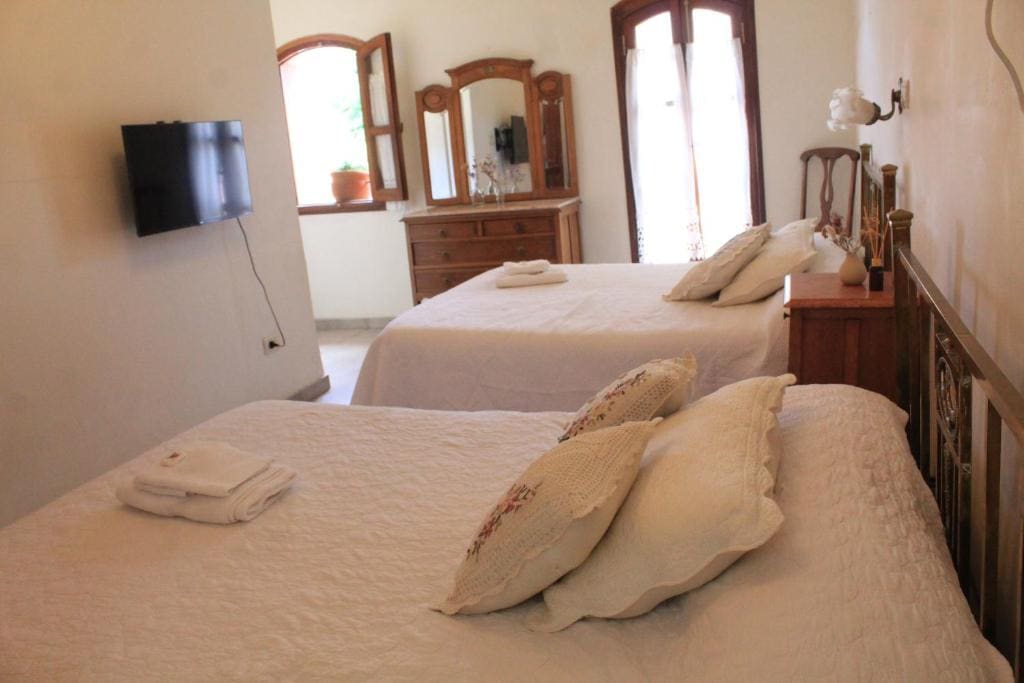 Family Room with Private Bathroom room - Image 3