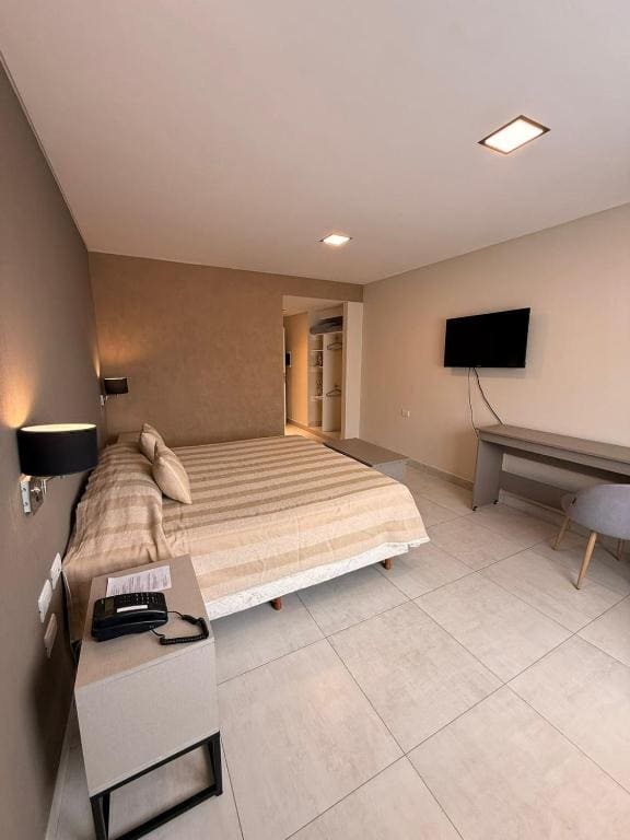 Deluxe Family Room room - Image 1