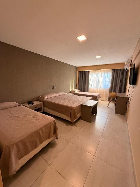 Classic Quadruple Room room - Image 1