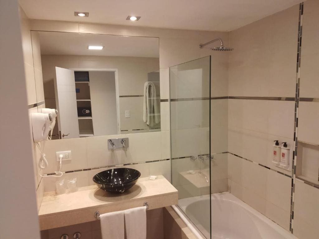 Deluxe Family Room room - Image 3