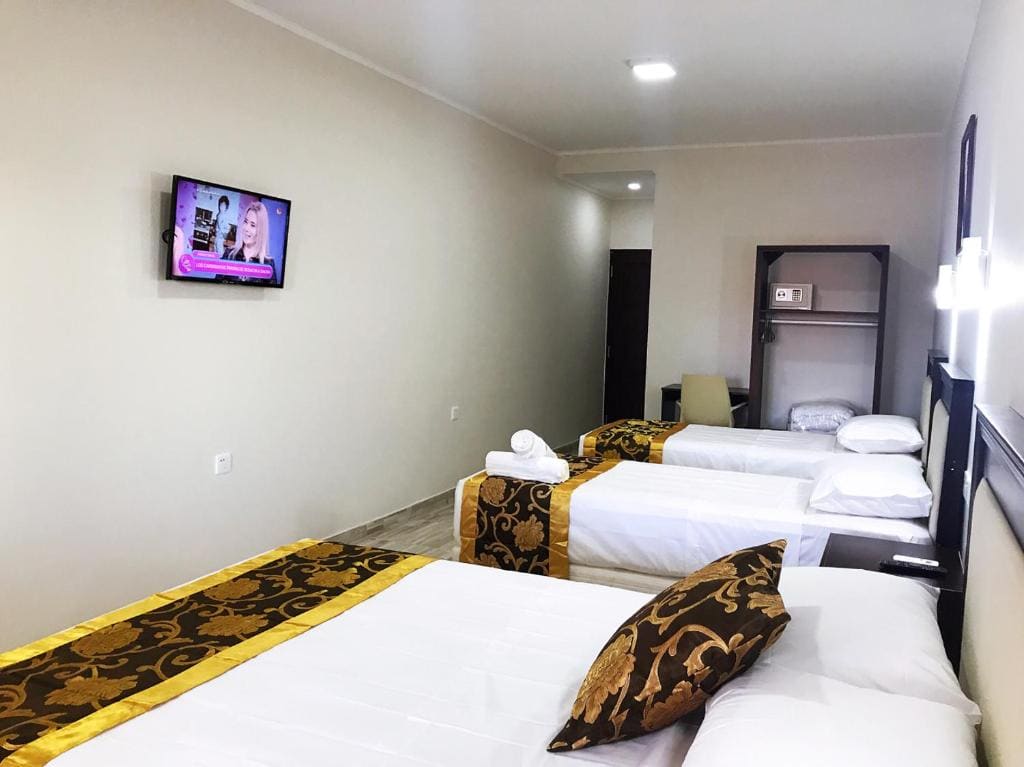 Standard Quadruple Room room - Image 1
