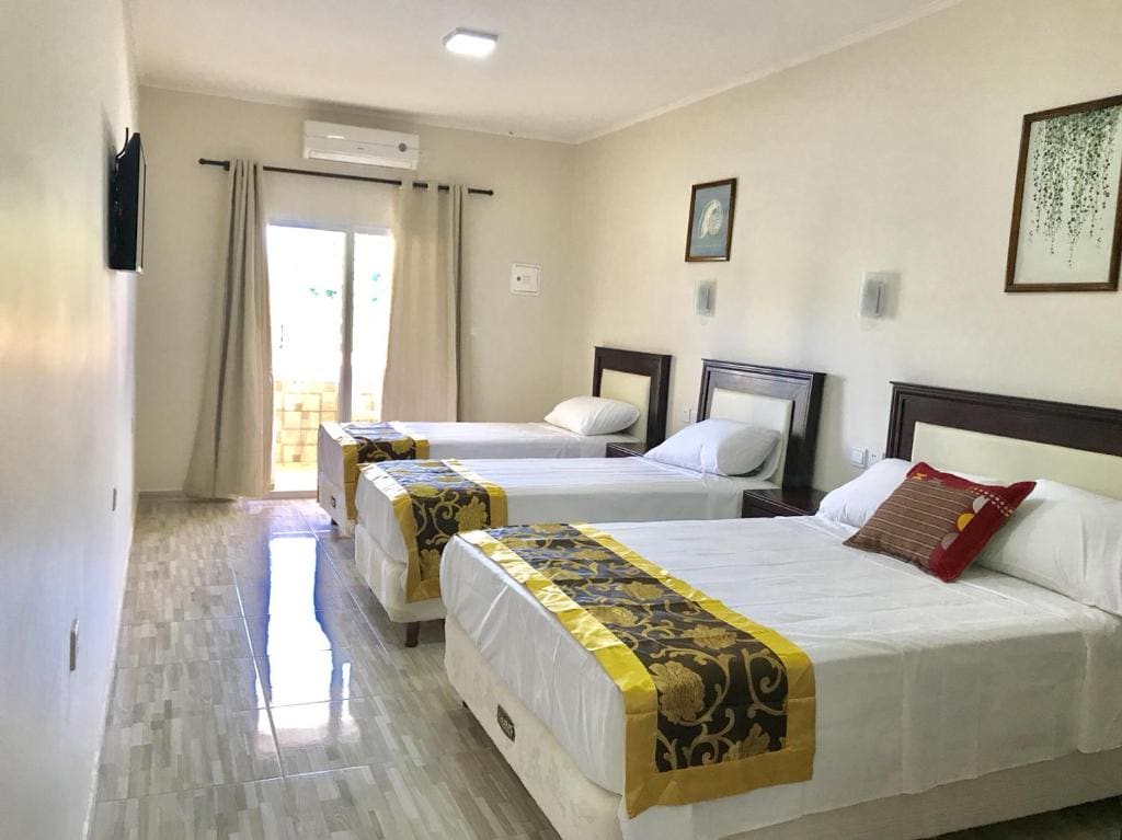 Superior Quadruple Room room - Image 1