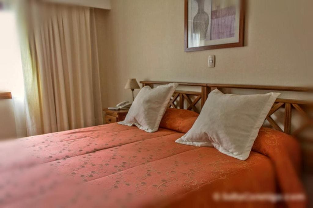 Double Room with Lake View room - Image 2