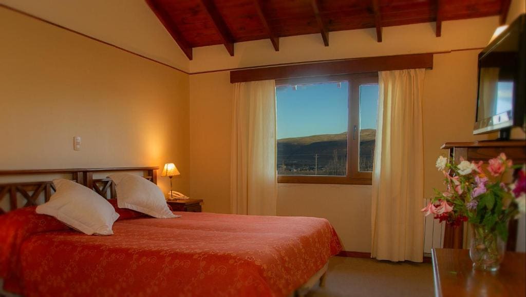 Double Room with Lake View room - Image 3