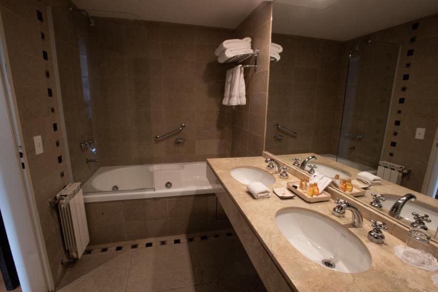 Superior Twin Room room - Image 3
