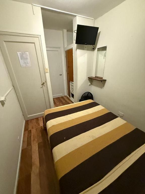 Double Room with Private Bathroom room - Image 2
