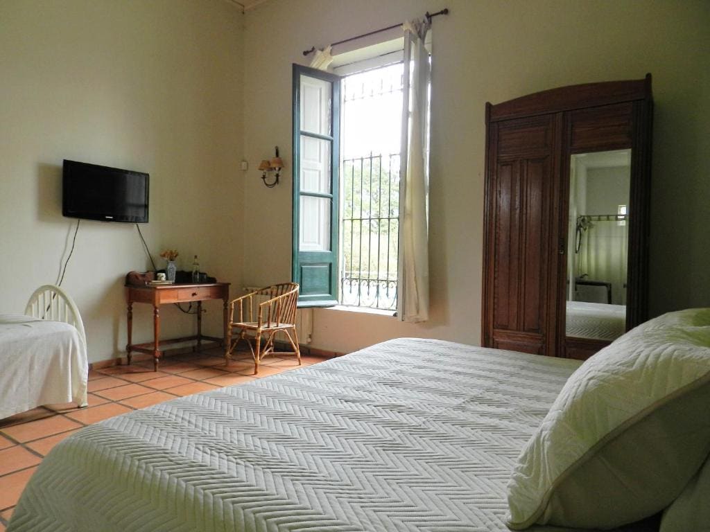 Triple Twin Room with Private Bathroom room - Image 2