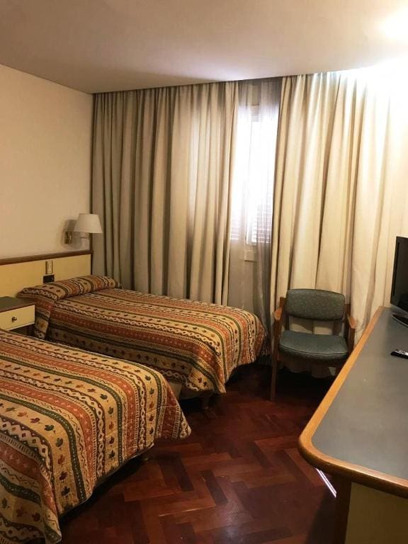 Standard Twin Room room - Image 3