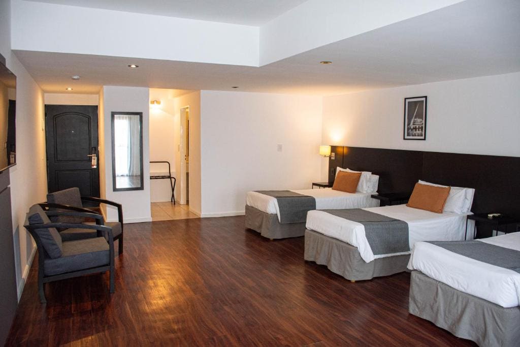 Superior Triple Room room - Image 2