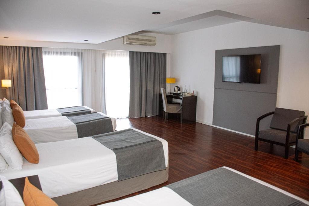 Superior Quadruple Room room - Image 2