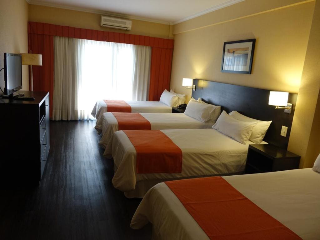 Standard Quadruple Room room - Image 2