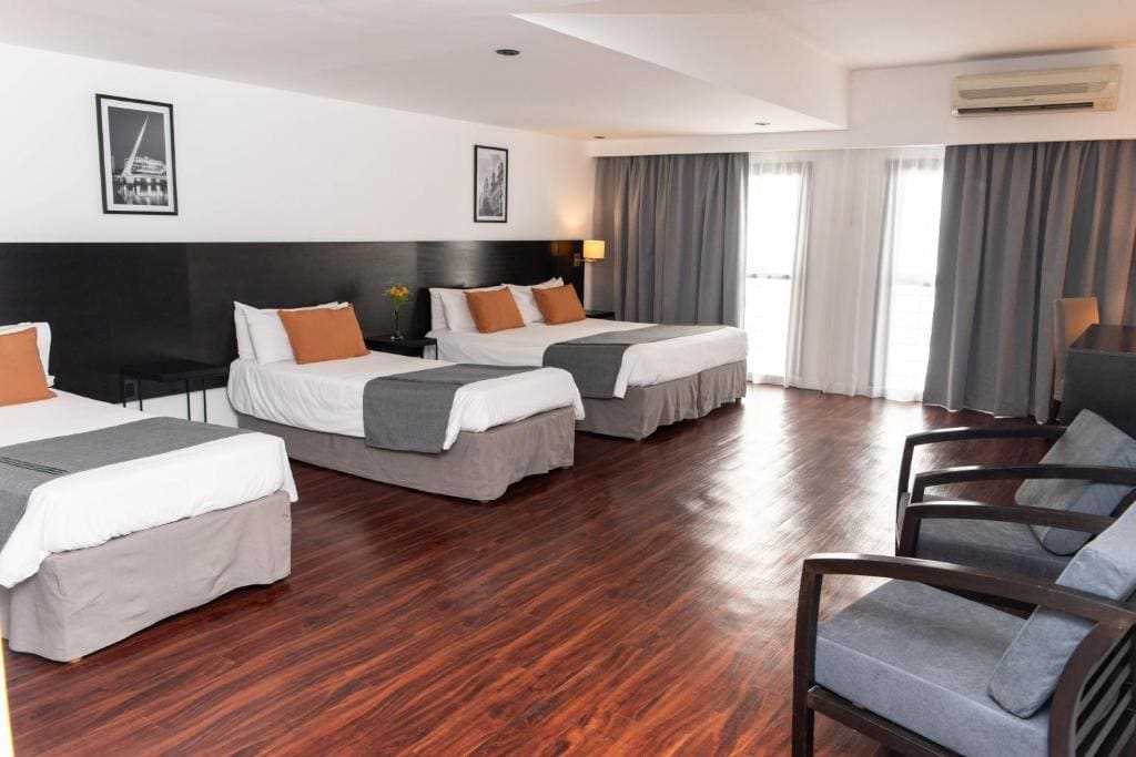 Superior Quadruple Room room - Image 3