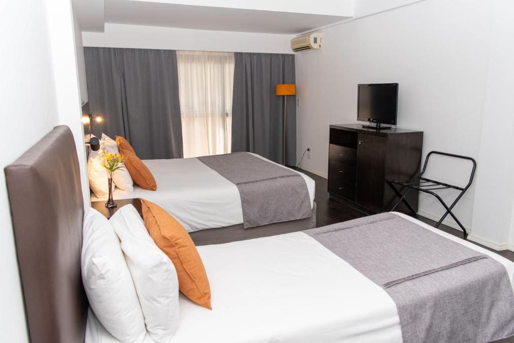 Superior Triple Room room - Image 3