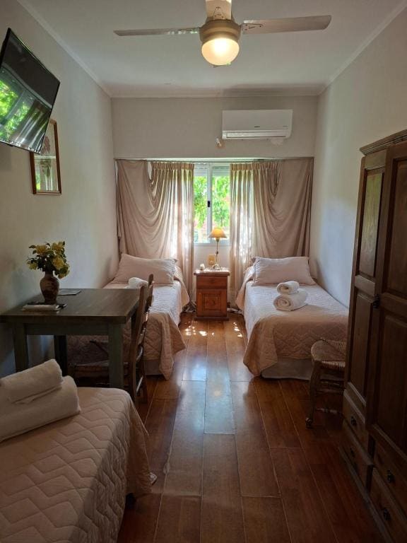 Comfort Triple Room room - Image 3