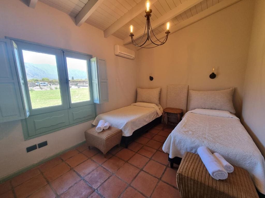 Classic Quadruple Room room - Image 2