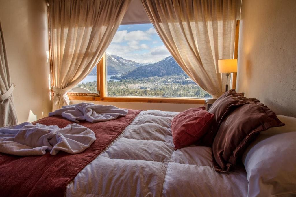 Two-Bedroom Apartment with Lake View room - Image 3