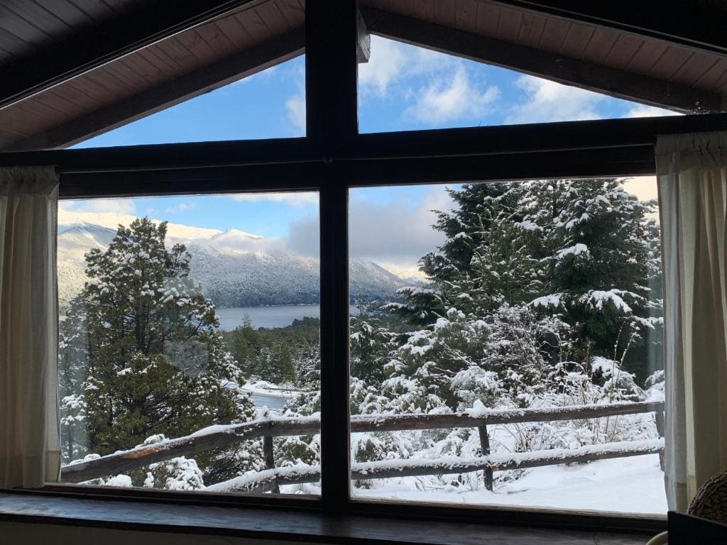 Classic Double Room with Lake view room - Image 2