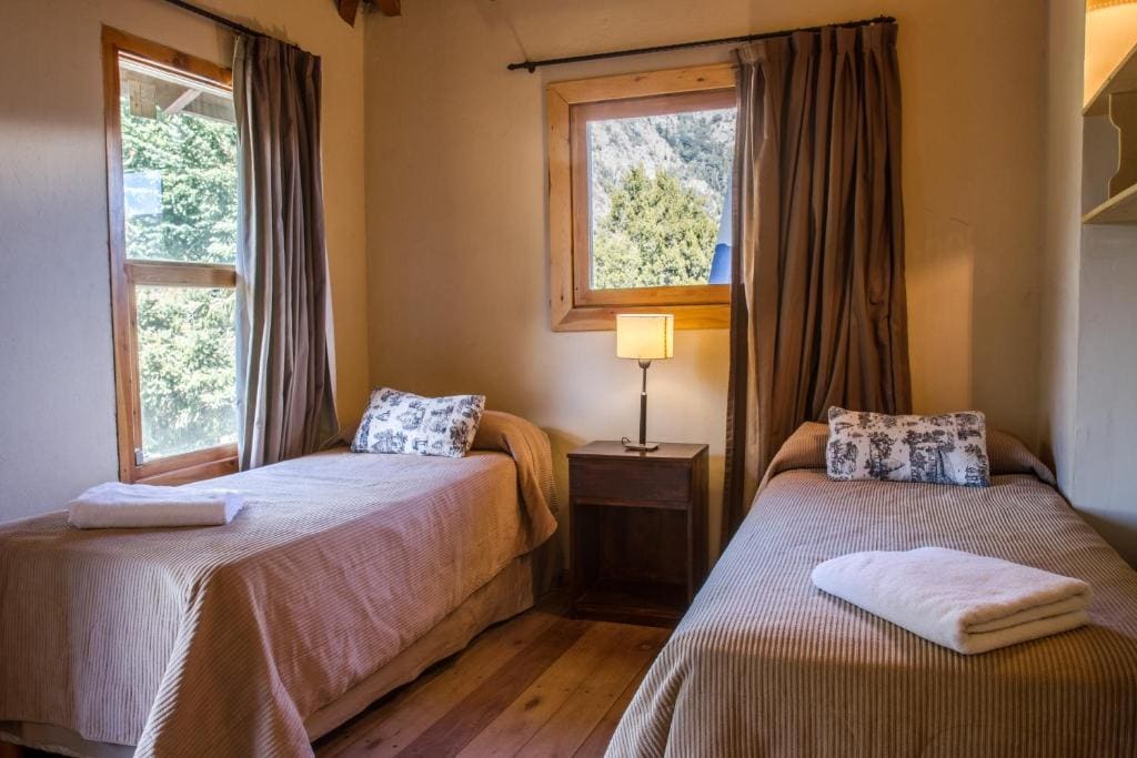 Two-Bedroom Apartment with Lake View room - Image 2