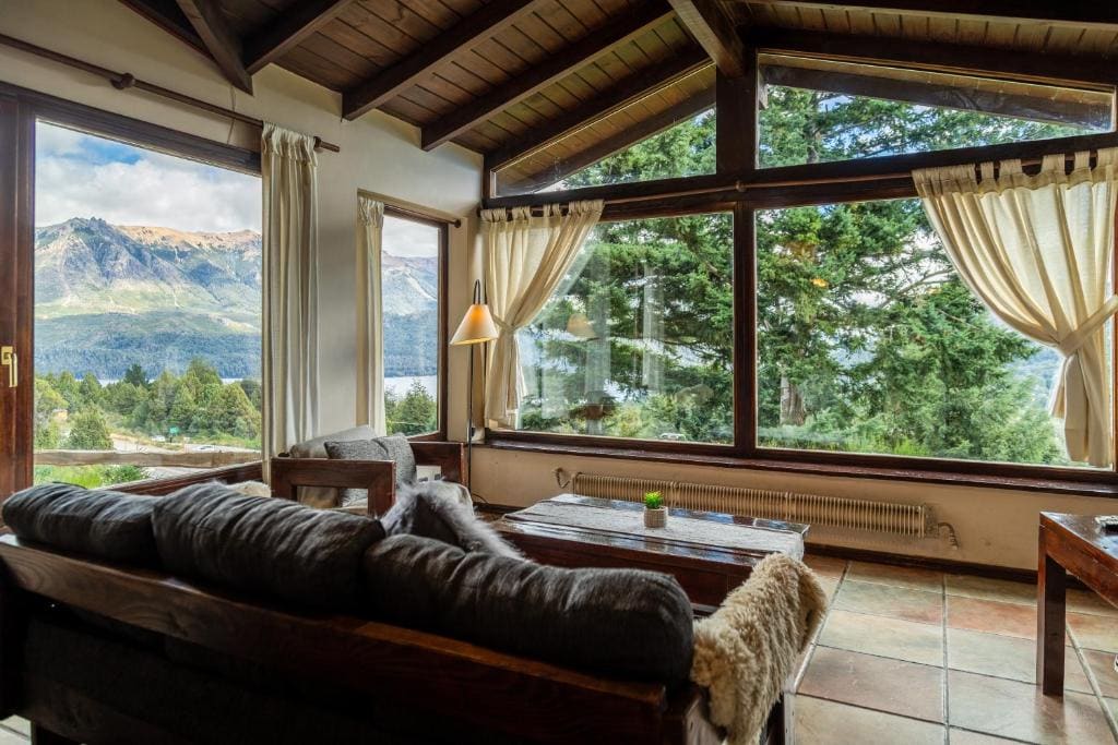 Classic Double Room with Lake view room - Image 3
