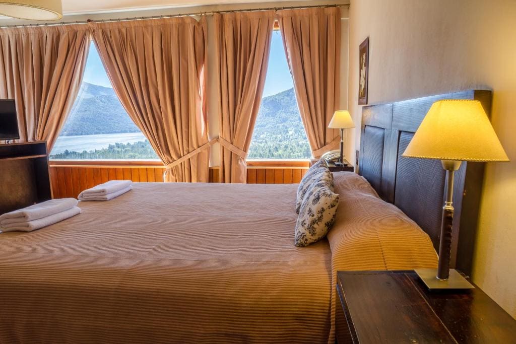 Superior Room with Lake View room - Image 3