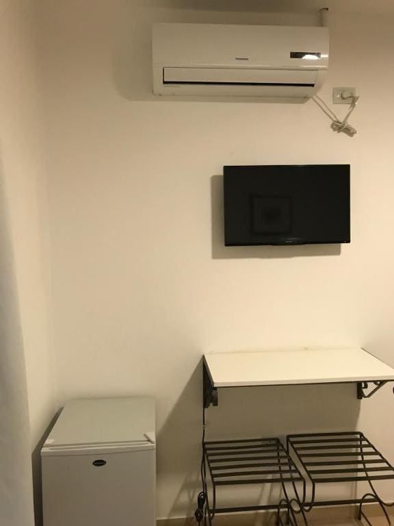 Twin Room with Bathroom room - Image 2