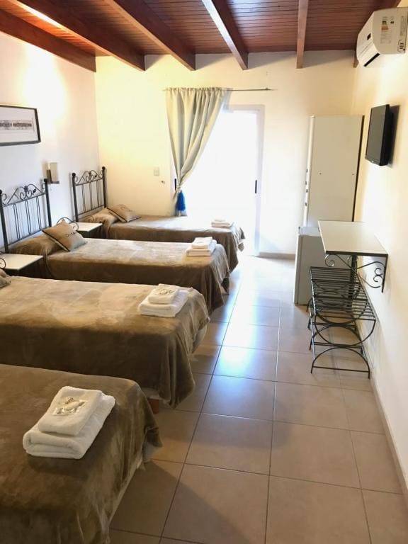 Quadruple Room room - Image 1