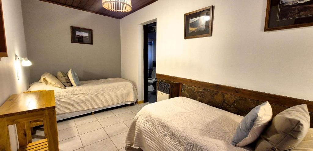 Budget Twin Room room - Image 3