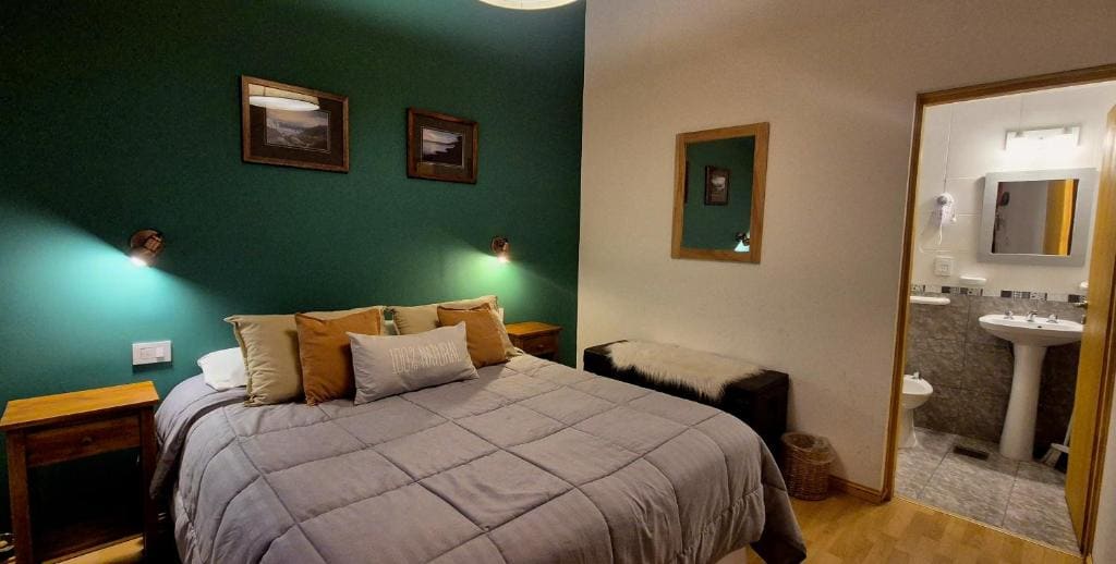 Superior Double or Twin Room room - Image 3