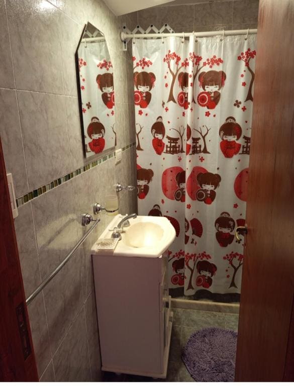 Quadruple Room with Private Bathroom room - Image 2