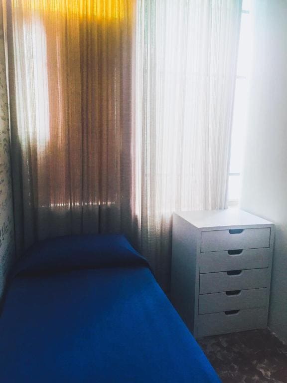 Single Room with Shared Bathroom room - Image 2