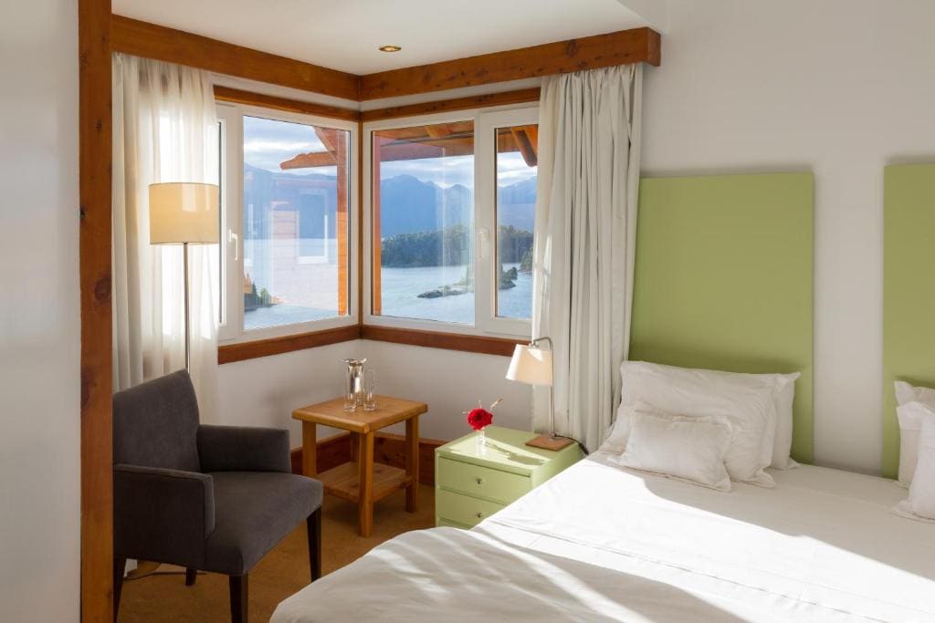 Double Room with Lake View room - Image 1
