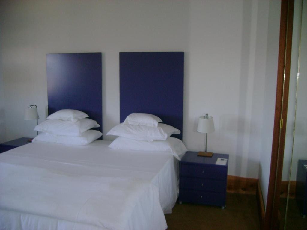 Double Room with Lake View room - Image 3