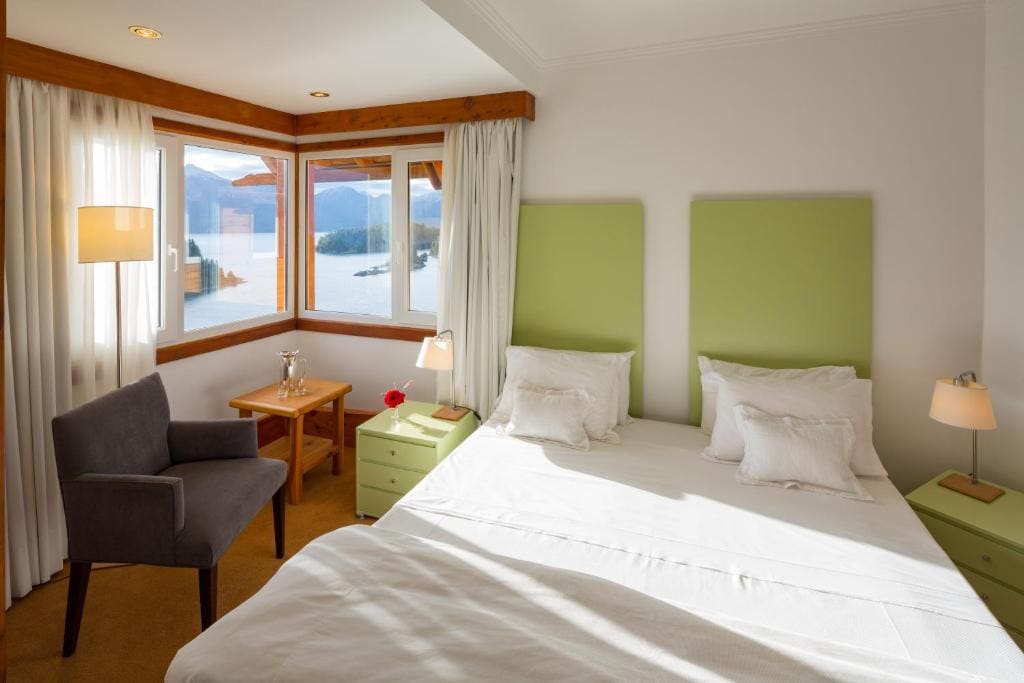 Double Room with Lake View room - Image 2
