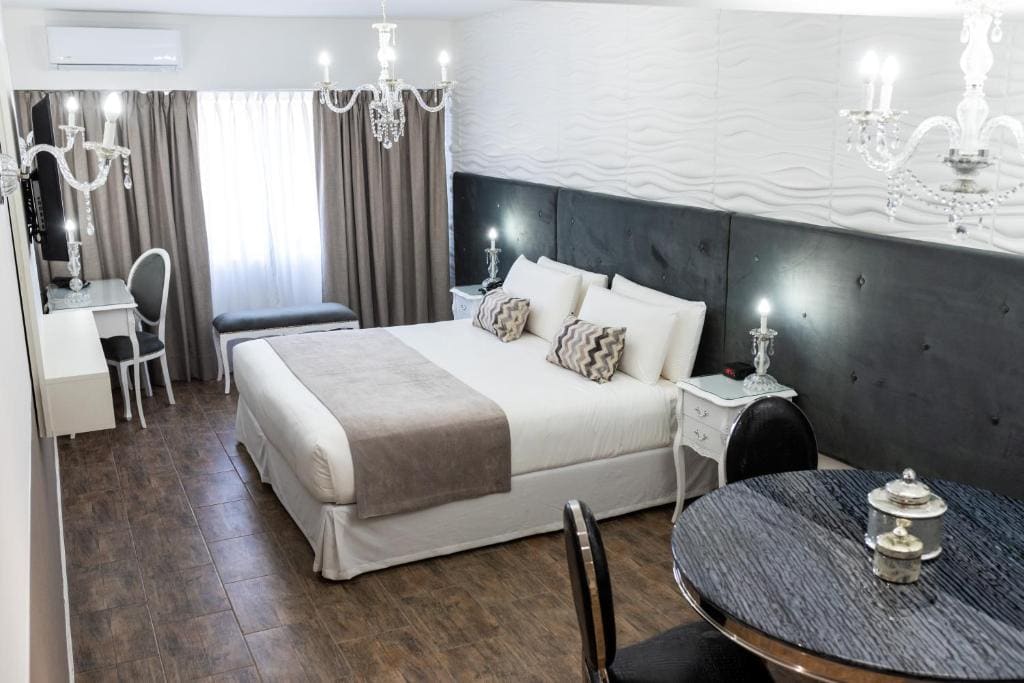 Deluxe Room room - Image 1