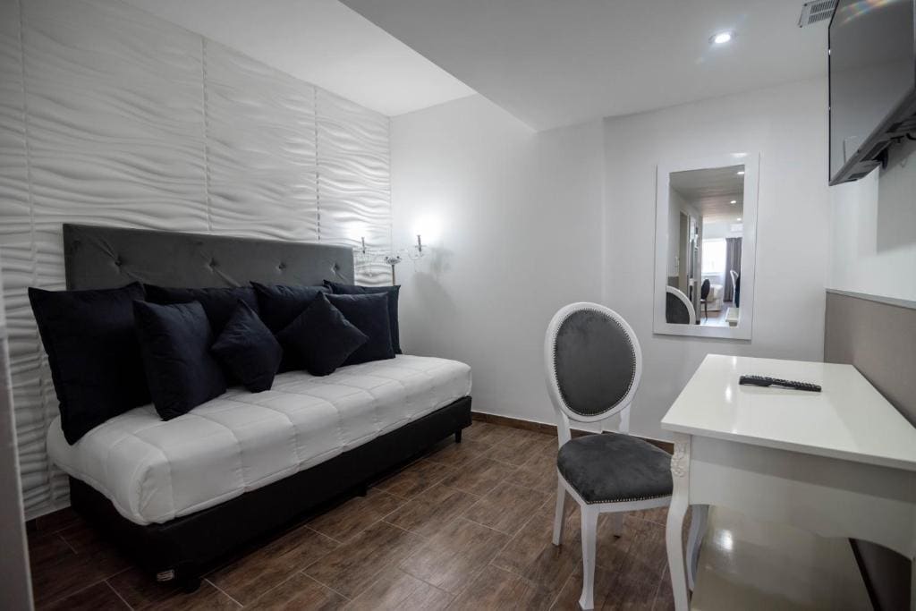 Deluxe Room room - Image 2