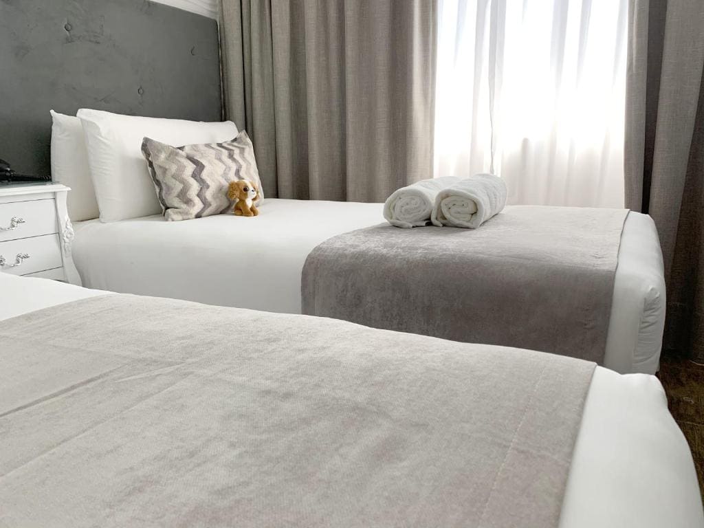 Classic Quadruple Room room - Image 1