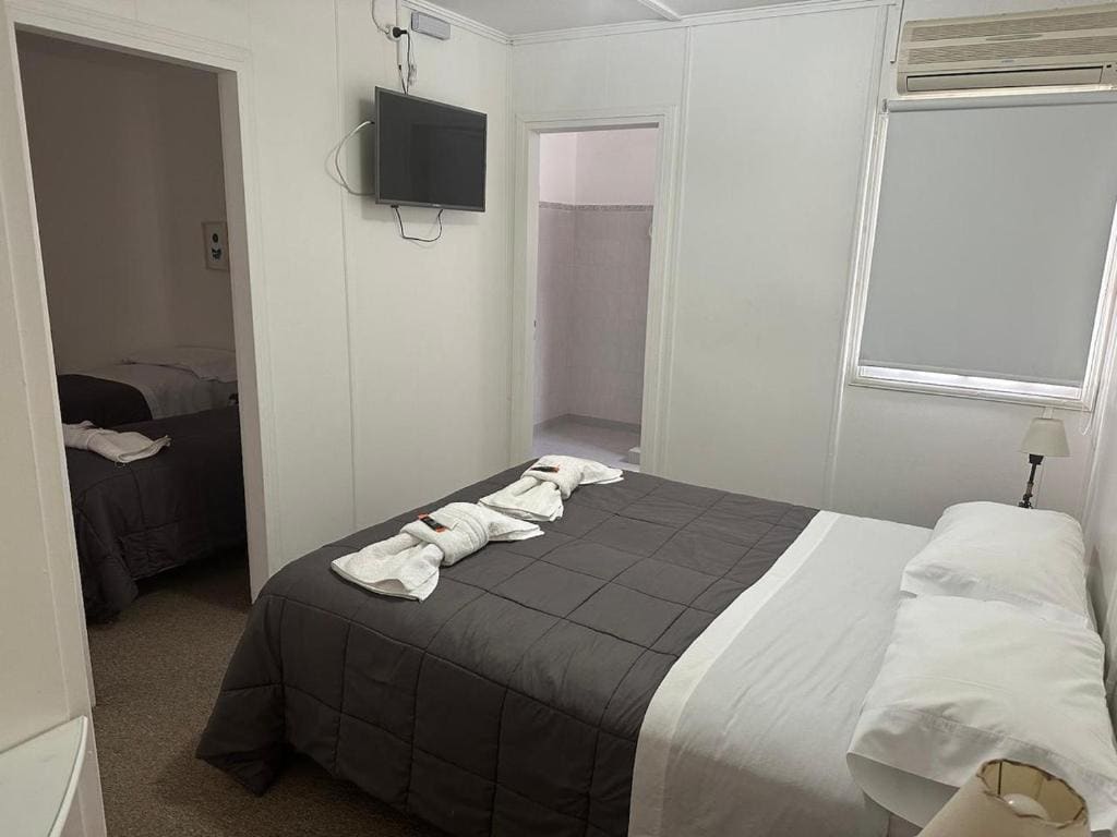 Classic Quadruple Room room - Image 2