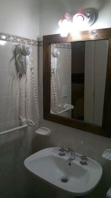 Classic Triple Room room - Image 2