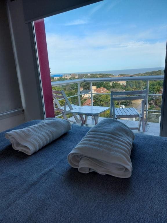 Double Room with Balcony and Sea View room - Image 2