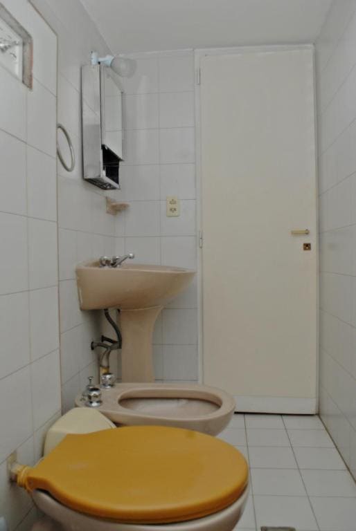 Family Room with Bathroom room - Image 3