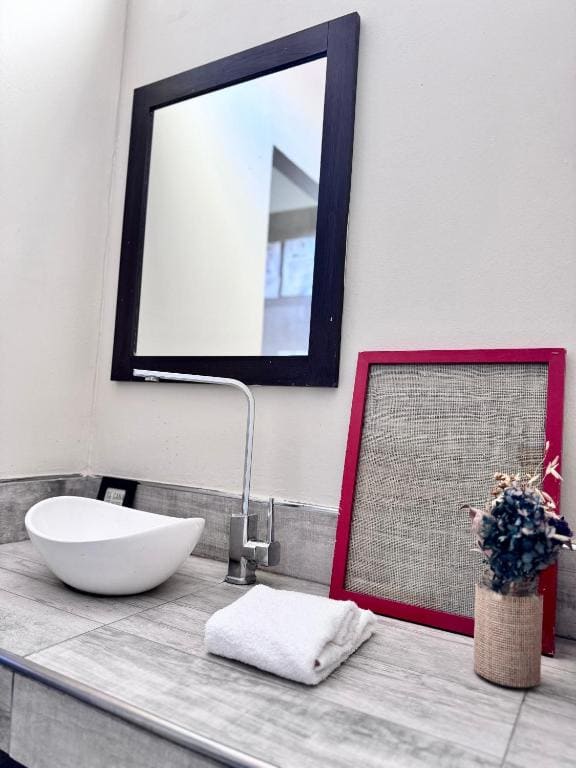 Family Room with Bathroom room - Image 1