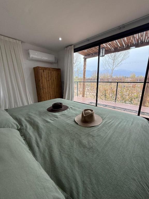 Apartment with Mountain View room - Image 3
