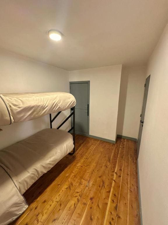 Twin Room with Private Bathroom room - Image 3