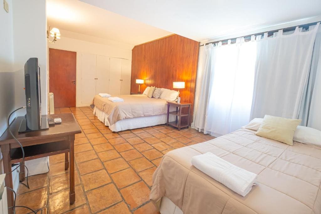 Superior Triple Room room - Image 1