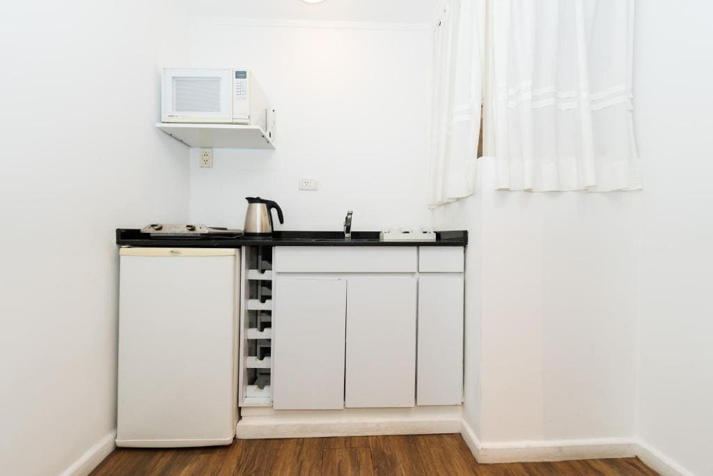 One-Bedroom Apartment room - Image 1