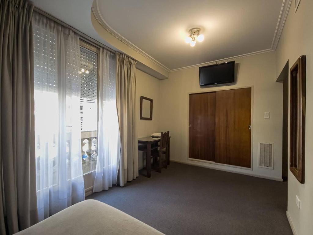 Standard Triple Room room - Image 3