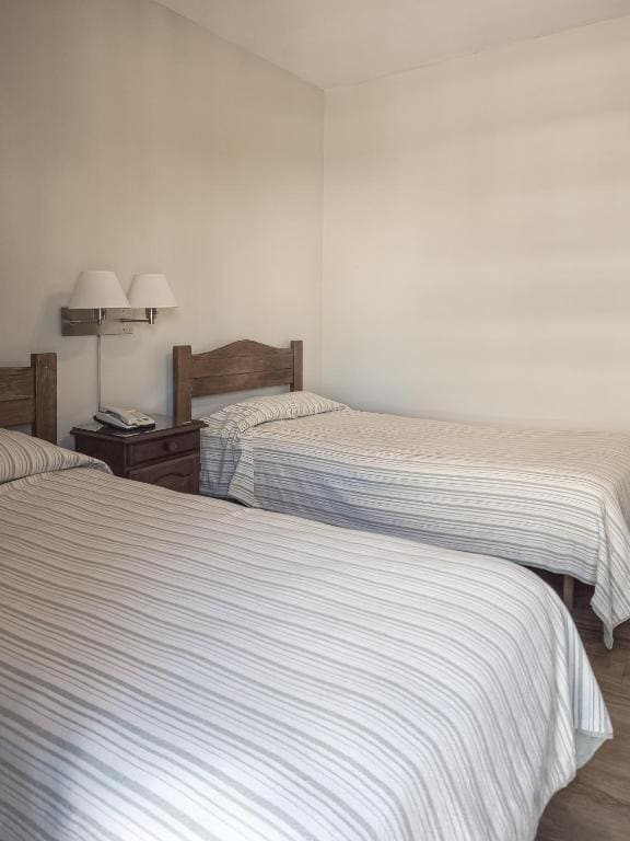Standard Twin Room room - Image 1